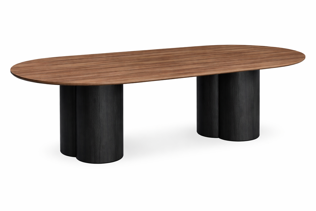 طاولة طعام أنيقة بلمسة نهائية من خشب الجوز