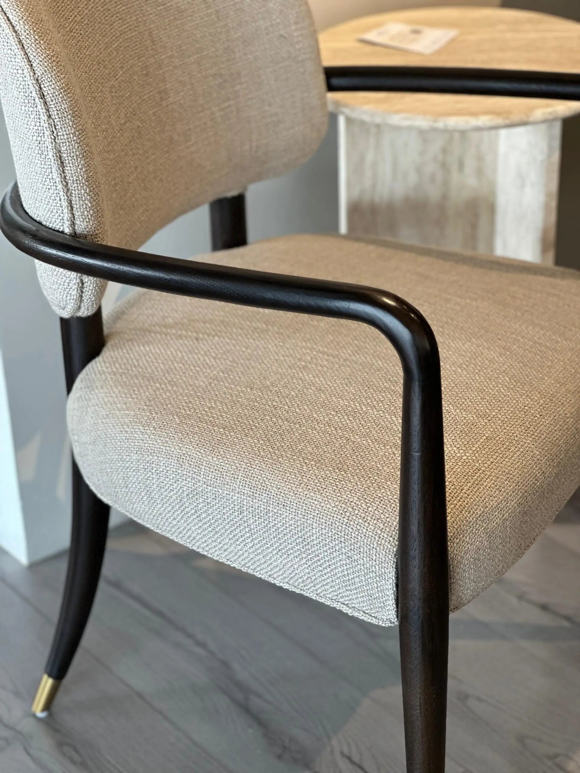 MSD-FUR-ARM-AC-2510-012