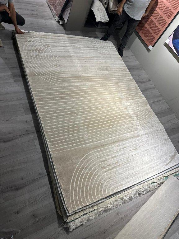 erpnext-original-source:https://www.erp.msquarebh.com/files/Roma-Carpet-200x290%20-%20L.BEIGE-BEYAZ%20COME.jpeg