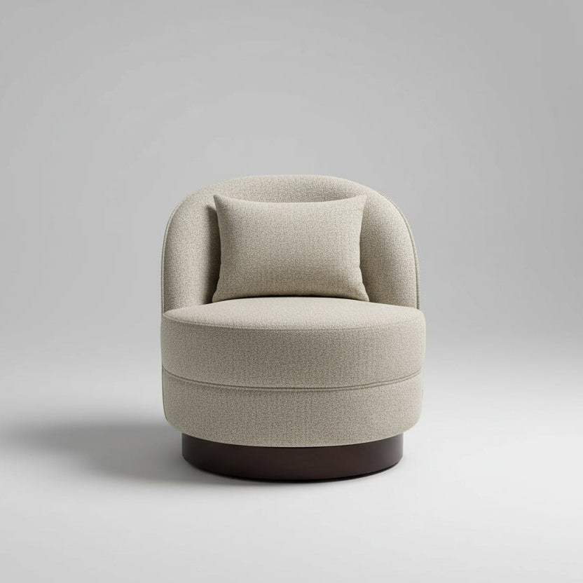 كرسي بذراعين من القش